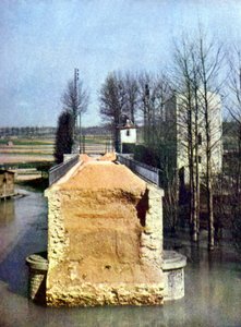 De vernielde brug in Germigny-l